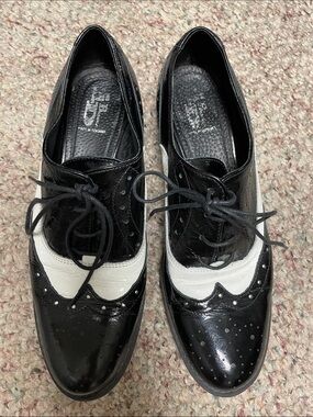 Browns white/black oxford brogue low heeled shoes
